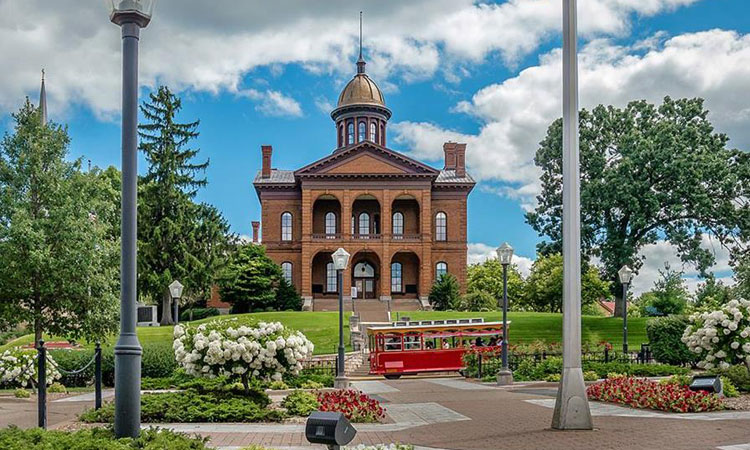 Washington Country Historic Courthouse by Kelly Brenner