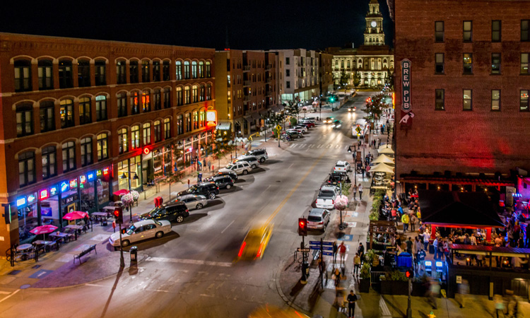 Des Moines - Court Avenue