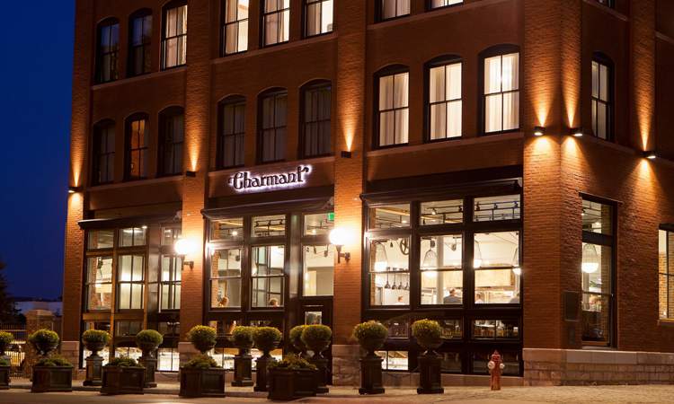 Charmant Exterior