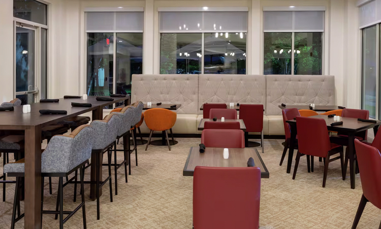 Hilton Garden Inn Shoreview Lobby