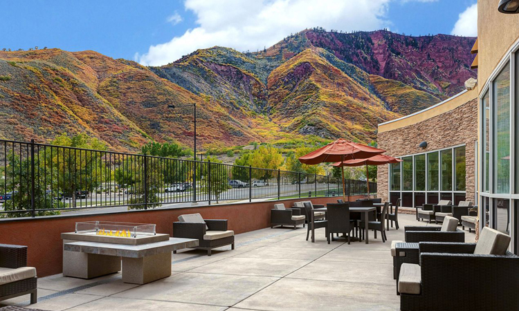 Courtyard by Marriott Glenwood Springs Patio, Glenwood Springs, CO