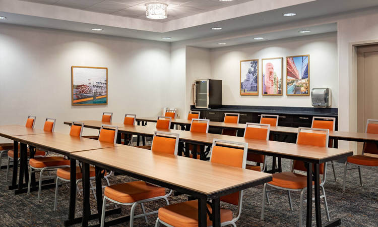 Hampton Inn & Suites La Crosse Downtown Meeting Room