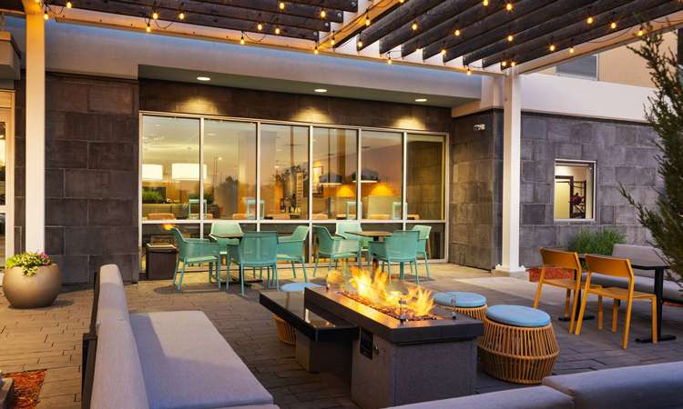 Home2 Suites by Hilton Roseville Minneapolis Patio