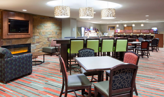 Holiday Inn Express + Suites Bloomington West